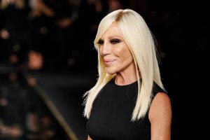 Donatella Versace, Versace’nin kreatif direktörlüğü görevinden ayrılacağını açıkladı