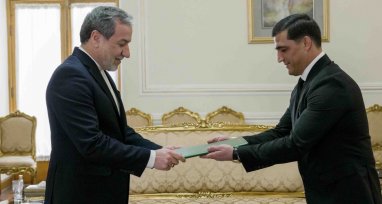 New Ambassador of Turkmenistan to Tehran Presents Copies of Credentials