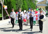 Fotoreportaž: Türkmenistanda çagalaryň tomusky dynç alyş möwsümine badalga berildi