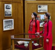 Photoreport: Exhibition at the State Museum dedicated to the day of Ashgabat