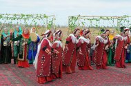 Fotoreportaž: Türkmenistanda Milli bahar baýramy - Halkara Nowruz güni giňden bellenildi