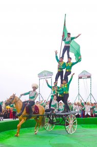 Fotoreportaž: Türkmenistanda Halkara Nowruz baýramy giňden bellenildi