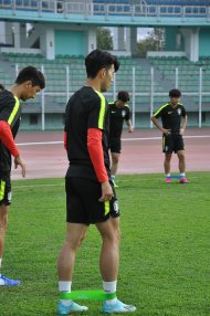 Fotoreportaž: Koreýa futbol ýygyndysy Köpetdag stadionynda