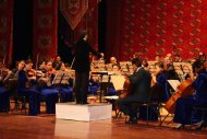 Fotoreportaž: Aşgabatda «Galkynyş» türkmen-awstriýa simfoniki orkestriniň konserti 