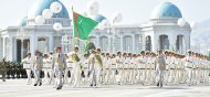 Fotoreportaž: Aşgabatda Türkmenistanyň Ýaragly Güýçleriniň dabaraly harby ýörişi geçirildi