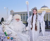 Photoreport: lights of the main New Year tree of the country lit in Turkmenistan