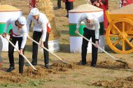 Fotoreportaž: Türkmenistanda Milli bahar baýramy - Halkara Nowruz güni giňden bellenildi