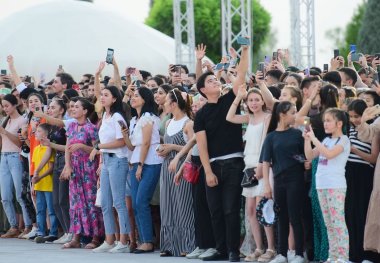 Fotoreportaž: Akon, Dr.Alban, Emin we beýleki daşary ýurtly ýyldyzlaryň gatnaşmagynda baýramçylyk konserti