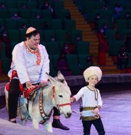 Türkmenistanyň döwlet sirkinde türkmen bedewiniň milli baýramy mynasybetli çykyş görkezildi