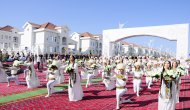 Aşgabat şäherini ösdürmegiň 15-nji nobatdakysynyň çäklerinde gurlup ulanmaga berilen kottežler toplumynyň açylyş dabarasyndan fotoreportaž