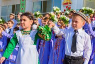 Fotoreportaž: Türkmenistanda bilimler we talyp ýaşlar güni dabaraly bellenilip täze okuw ýylyna badalga berildi