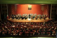 Fotoreportaž: Aşgabatda «Берлиоз — 150 лет памяти» fransuz aýdymlarynyň konserti geçirildi