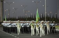 Фоторепортаж: Военный парад по случаю 75-й годовщины Победы в Великой Отечественной войне 1941-1945 годов в Ашхабаде