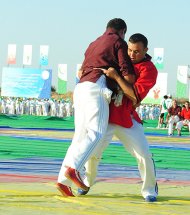 «Aşgabat 2017» oýunlarynyň alawynyň ýakylyş dabarasyndan fotoreportaž