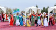 Fotoreportaž: Türkmenistanda Halkara Nowruz baýramy giňden bellenildi