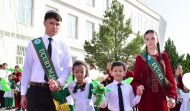 Фоторепортаж: Во всех школах Туркменистана прозвенел «Последний звонок»