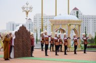 «Türkmenbaşy» bankynyň täze binasynyň dabaraly açylyşyndan fotoreportaž