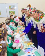 Fotoreportaž: Aşgabatda täze çagalar bagynyň açylyş dabarasy geçirildi