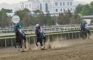 Spring racing season starts in Turkmenistan