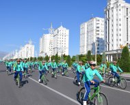 Фоторепортаж: В Ашхабаде состоялся массовый велопробег в честь Всемирного дня велосипеда