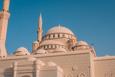 The first floating mosque with an underwater prayer hall will be built in the UAE