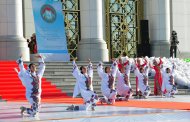 Фоторепортаж с открытия международного фестиваля театрального искусства в Туркменистане