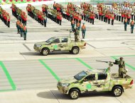 Фоторепортаж с военного парада в честь 30-й годовщины независимости Туркменистана