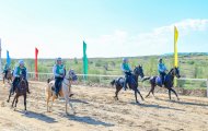 Фоторепортаж: В Туркменистане прошел конный забег в честь Национального праздника туркменского скакуна.