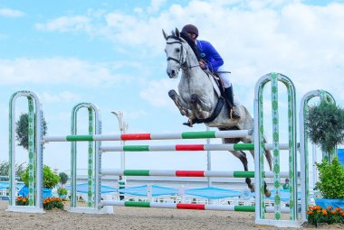 Fotoreportaž: Aşgabat atçylyk sport toplumynyň açyk manežinde konkur boýunça ýaryş geçirildi