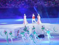 Olimpiýa stadionynda geçirilen V Aziýa oýunlarynyň ýapylyş dabarasyndan fotoreportaž