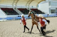 В Ашхабаде состоялся второй тур международного конкурса красоты ахалтекинских скакунов