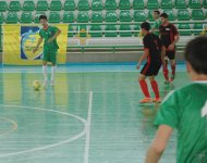 Aşgabat şäheriniň futzal boýunça açyk çempionatynyň birinji aýlawynyň jemleýji gününde geçirilen duşuşyklardan taýýarlan fotoreportaž