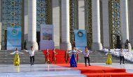 Türkmenistanda halkara teatr sungatynyň festiwalynyň açylyşyndan fotoreportaž