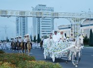 Fotoreportaž: Türkmenistanda Täze ýyl arçalarynyň yşyklary ýakyldy