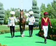 Photo report: Autumn horse racing season begins in Turkmenistan