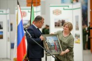 Sankt-Peterburgda açylan «Türkmenistan Beýik Ýüpek ýolunyň ýüregi» atly sergiden fotoreportaž