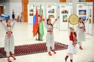 Sankt-Peterburgda açylan «Türkmenistan Beýik Ýüpek ýolunyň ýüregi» atly sergiden fotoreportaž