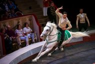 «Galkynyş» milli at üstündäki oýunlar topary Sankt-Peterburg şäherinde geçirilen «Fontankadaky» atly I halkara sirk festiwalyndan fotoreportaž