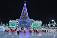 Photo story: The main Christmas tree of the country lit up in Turkmenistan