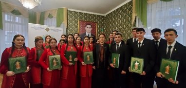 Türkmenistan Bakanlar Kurulu Başkan Yardımcısı, Kazan'da öğrencilerle buluştu