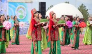 Fotoreportaž: Türkmenistanda Nowruz baýramy giňden bellenildi