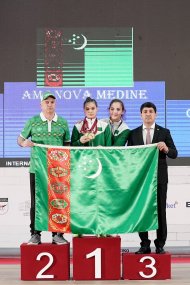 Medine Amanowa Albaniýadaky dünýä birinjiliginde üç altyn medal gazandy