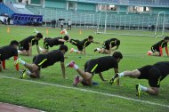 Fotoreportaž: Koreýa futbol ýygyndysy Köpetdag stadionynda