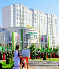 Aşgabat şäherini ösdürmegiň 15-nji nobatdakysynyň çäklerinde gurlan durmuş maksatly desgalaryň açylyşyndan fotoreportaž