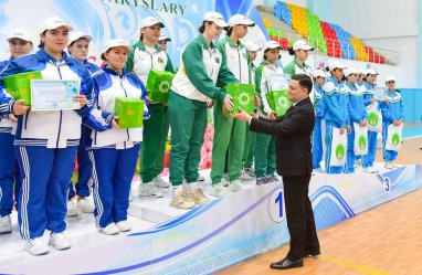 Ýokary okuw mekdepleriň zenan mugallymlarynyň we talyp gyzlarynyň arasynda geçirilen sport bäsleşigi jemlendi