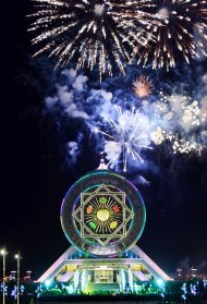 Photo report: Fireworks on the square in front of the Alem Cultural and Entertainment Center in Ashgabat