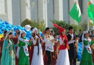 Türkmenistanda halkara teatr sungatynyň festiwalynyň açylyşyndan fotoreportaž