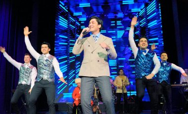 Performance of Turkmen pop stars in Moscow