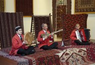 Competition among carpet weavers at the National Museum of the Turkmen Carpet