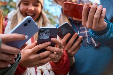 Çin'de bir iş insanı, yedi saat boyunca akıllı telefonundan uzak duran çalışanına 10 bin yuan para ödülü verdi